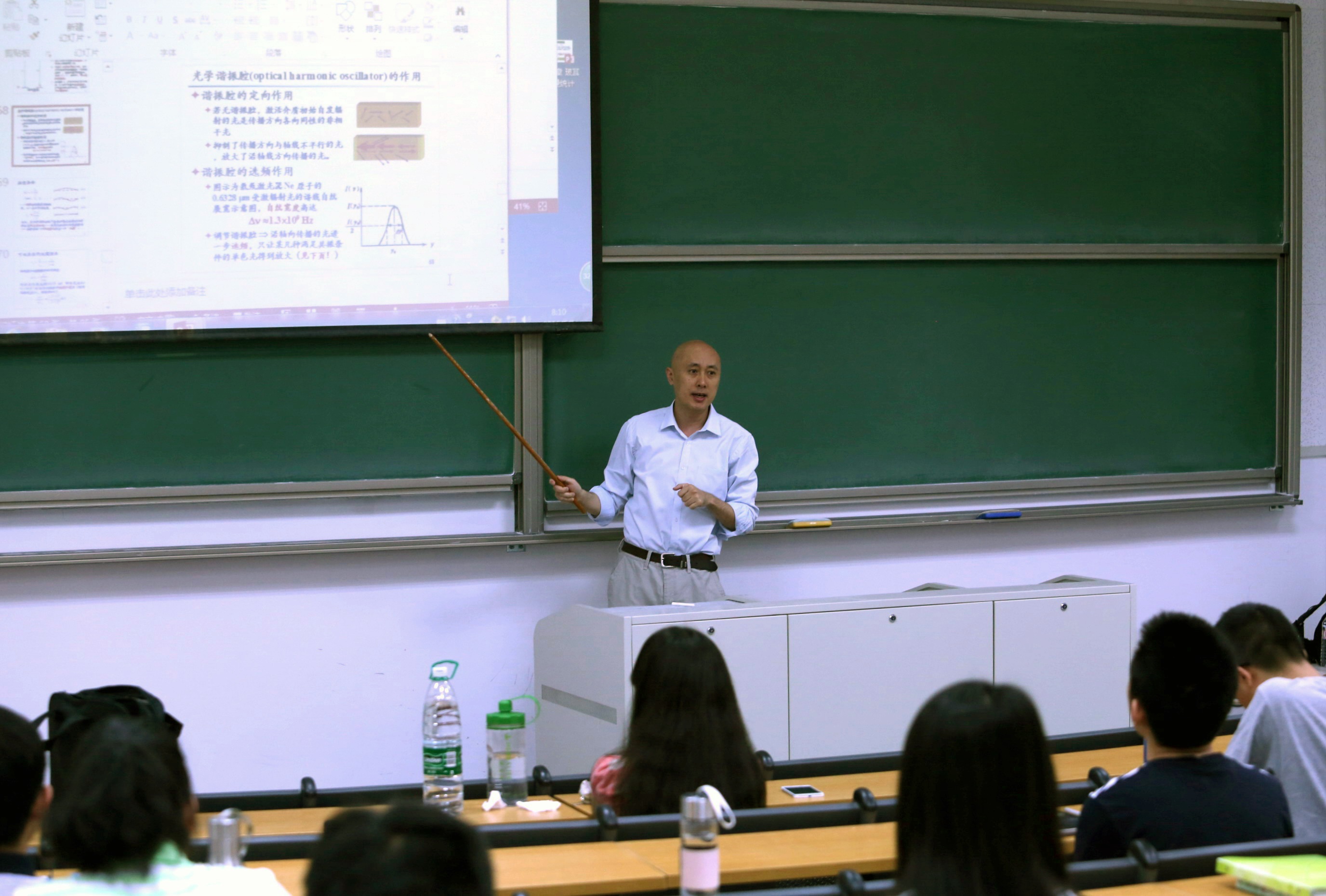 郑阳恒在授课