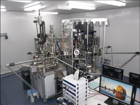 激光分子束外延装备反射高能电子衍射仪与扫描隧道显微镜联合系统